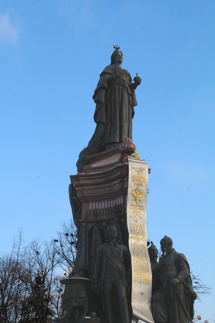 памятник в Екатерининском сквере