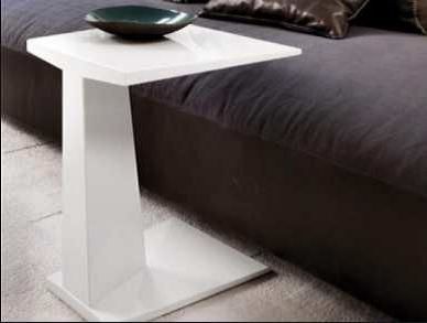 Прикроватный столик из камня