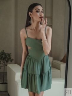 Платье мини с фигурным отрезным поясом и разрезами