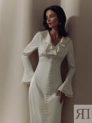 Атласное платье миди с воланами на воротнике и жемчужными пуговицами